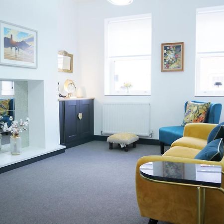 One bedroom luxury ground floor apartment in heart of beautiful Holt Holt  Buitenkant foto