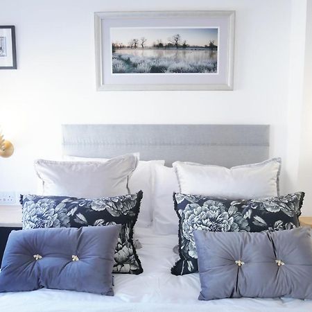 One bedroom luxury ground floor apartment in heart of beautiful Holt Holt  Buitenkant foto