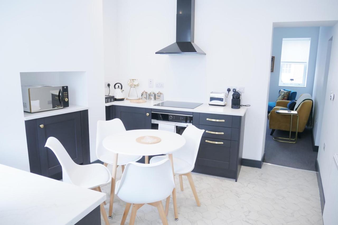 One bedroom luxury ground floor apartment in heart of beautiful Holt Holt  Buitenkant foto