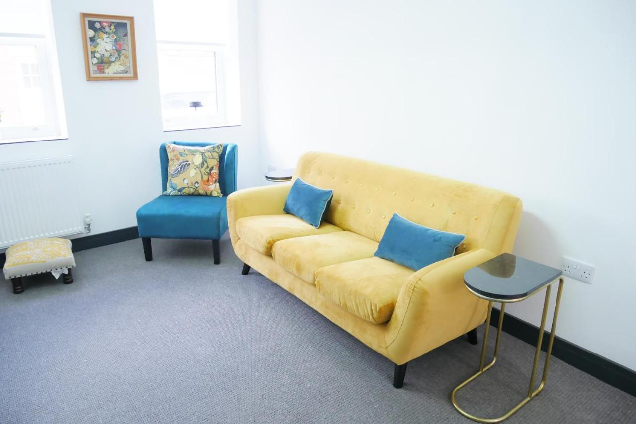 One bedroom luxury ground floor apartment in heart of beautiful Holt Holt  Buitenkant foto
