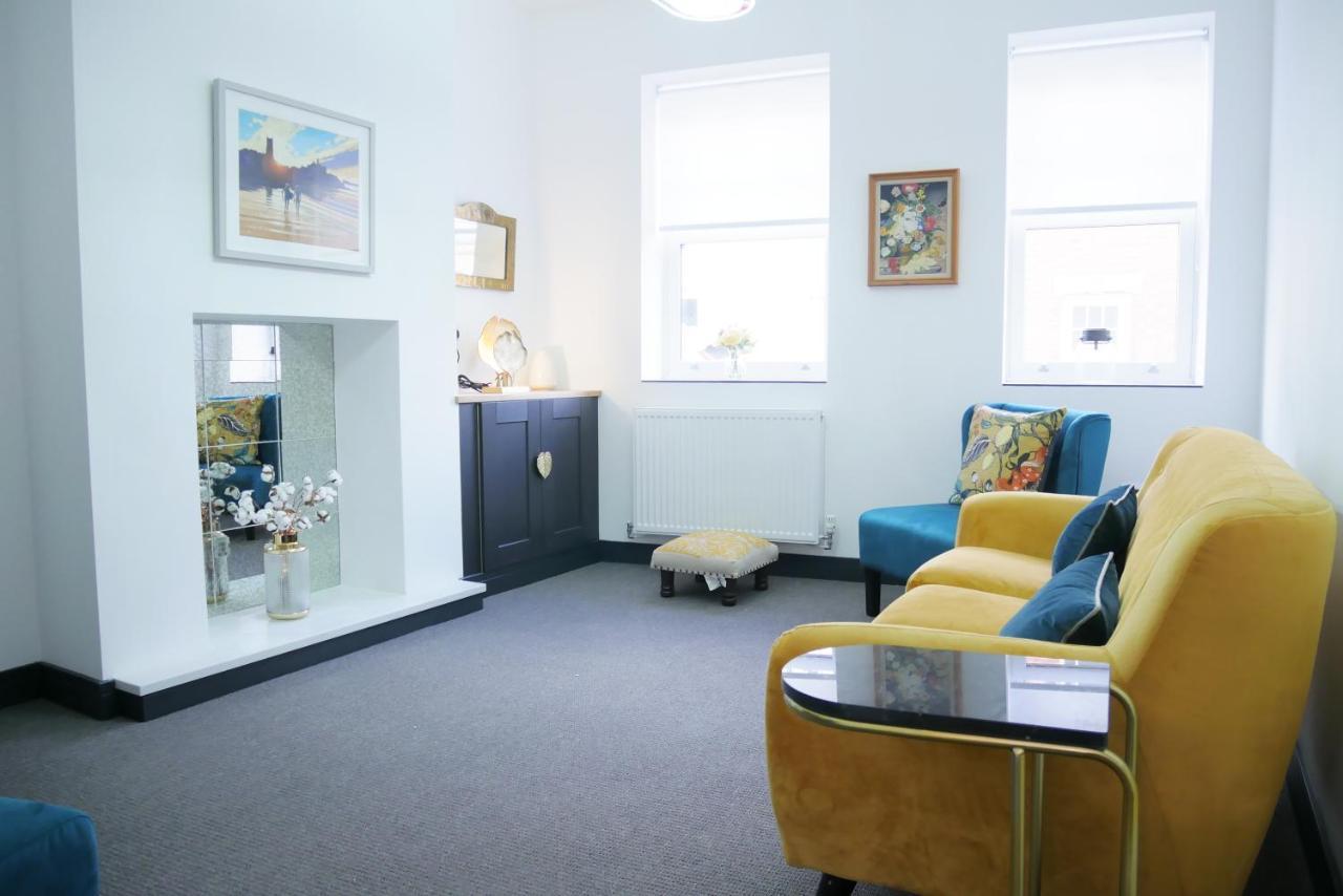 One bedroom luxury ground floor apartment in heart of beautiful Holt Holt  Buitenkant foto