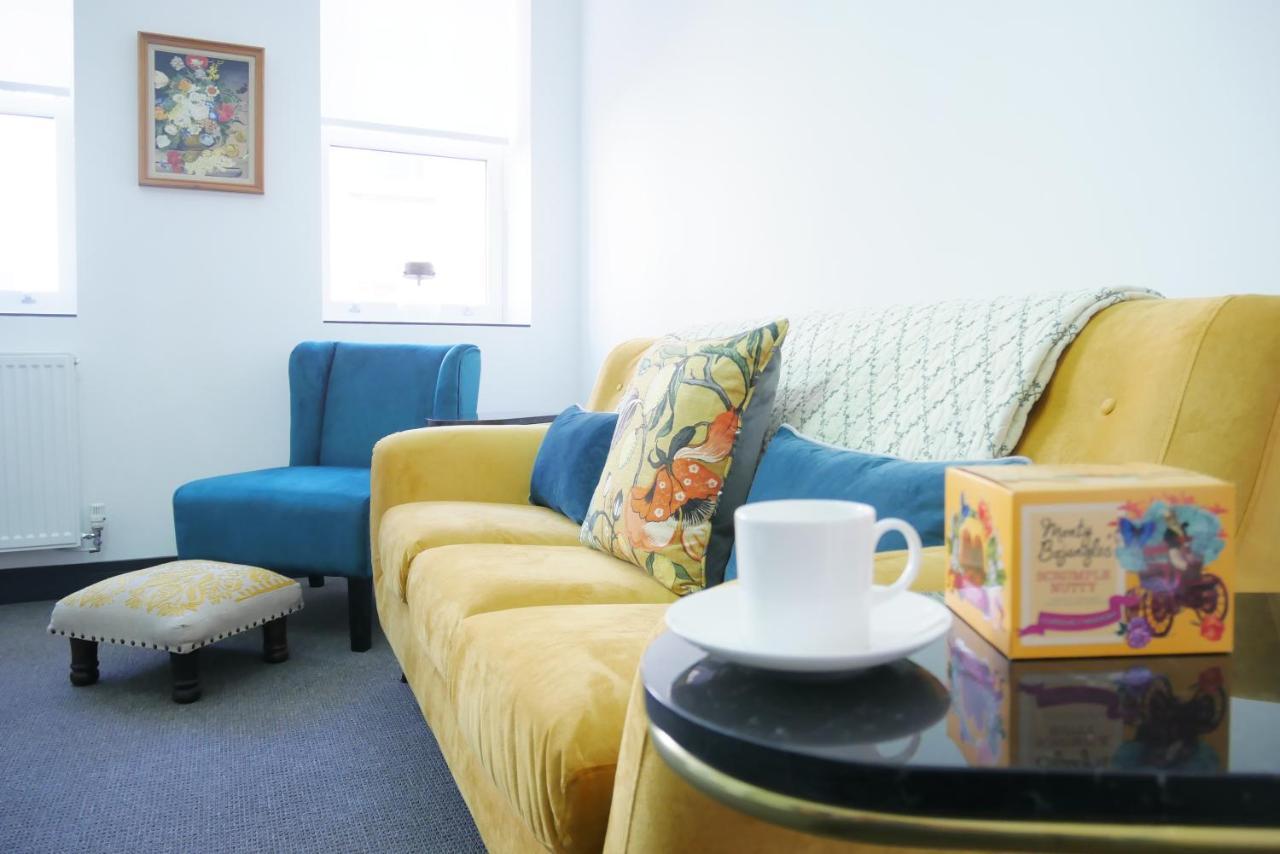 One bedroom luxury ground floor apartment in heart of beautiful Holt Holt  Buitenkant foto
