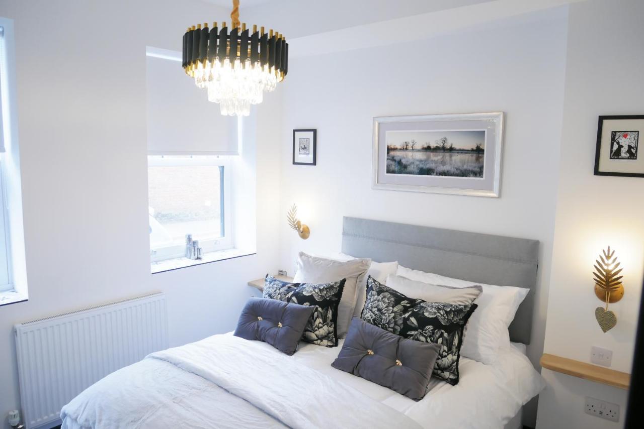 One bedroom luxury ground floor apartment in heart of beautiful Holt Holt  Buitenkant foto