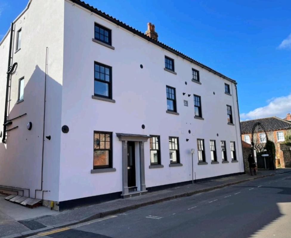 One bedroom luxury ground floor apartment in heart of beautiful Holt Holt  Buitenkant foto